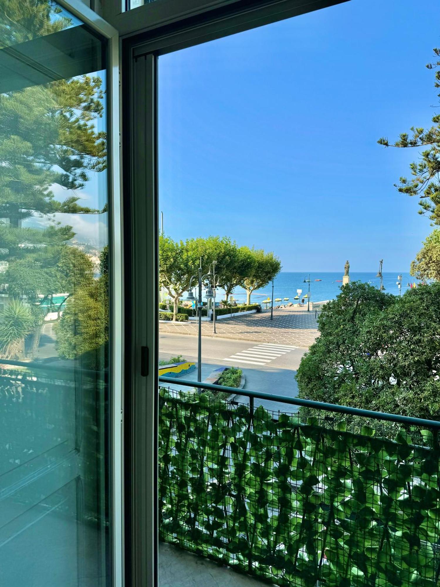 Uno Sguardo Sul Mare Villa Maiori Exterior foto